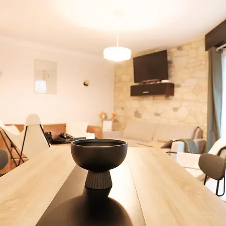 Altitude 1711 - T4 En Hyper-centre Avec Terrasse A Font-romeu *