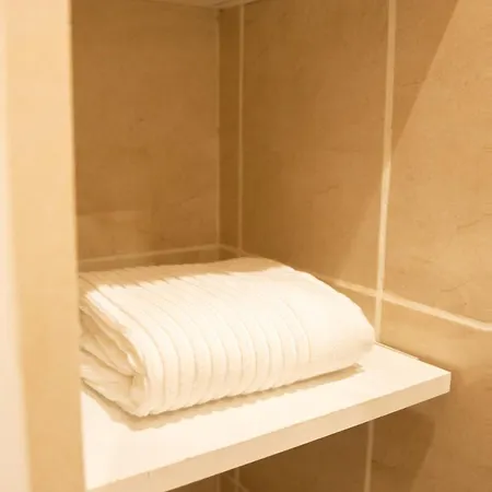 Avec Terrasse En Hyper-centre - 2 Salles De Bain *